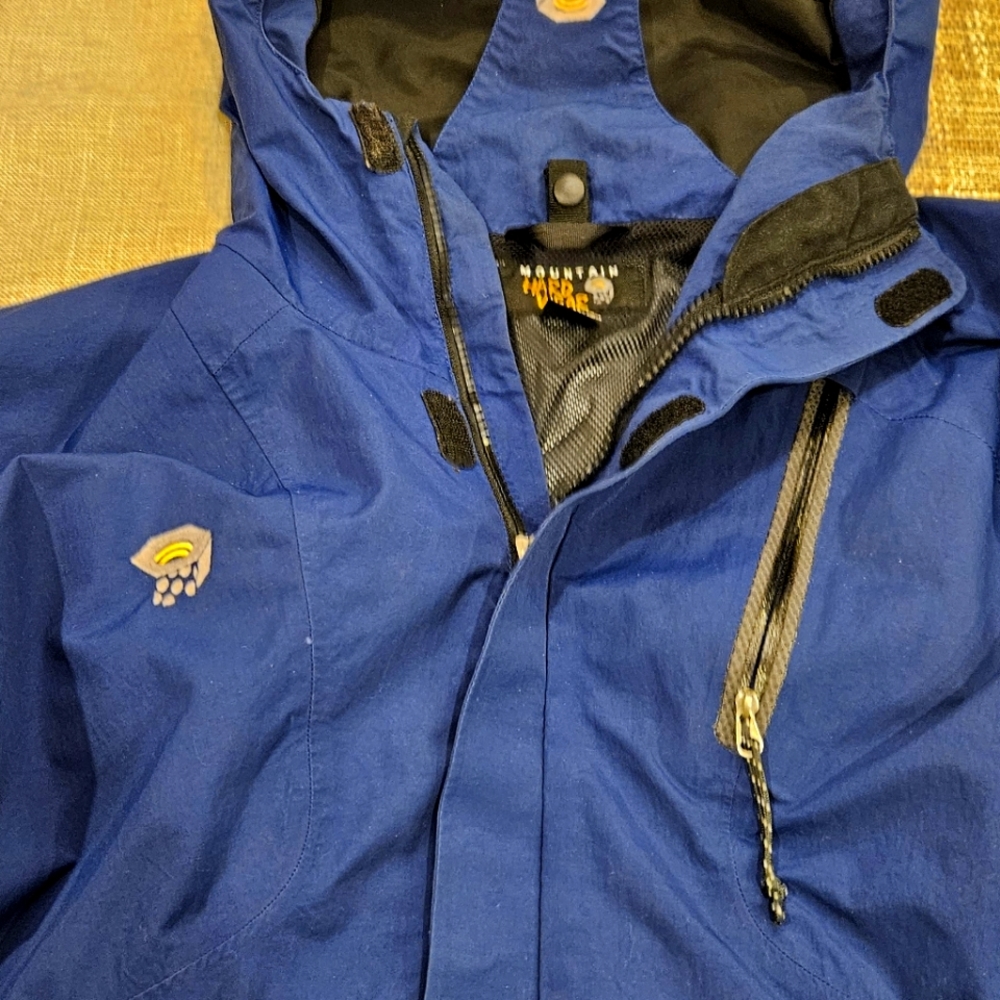 Mountain Hardwear Raincoat